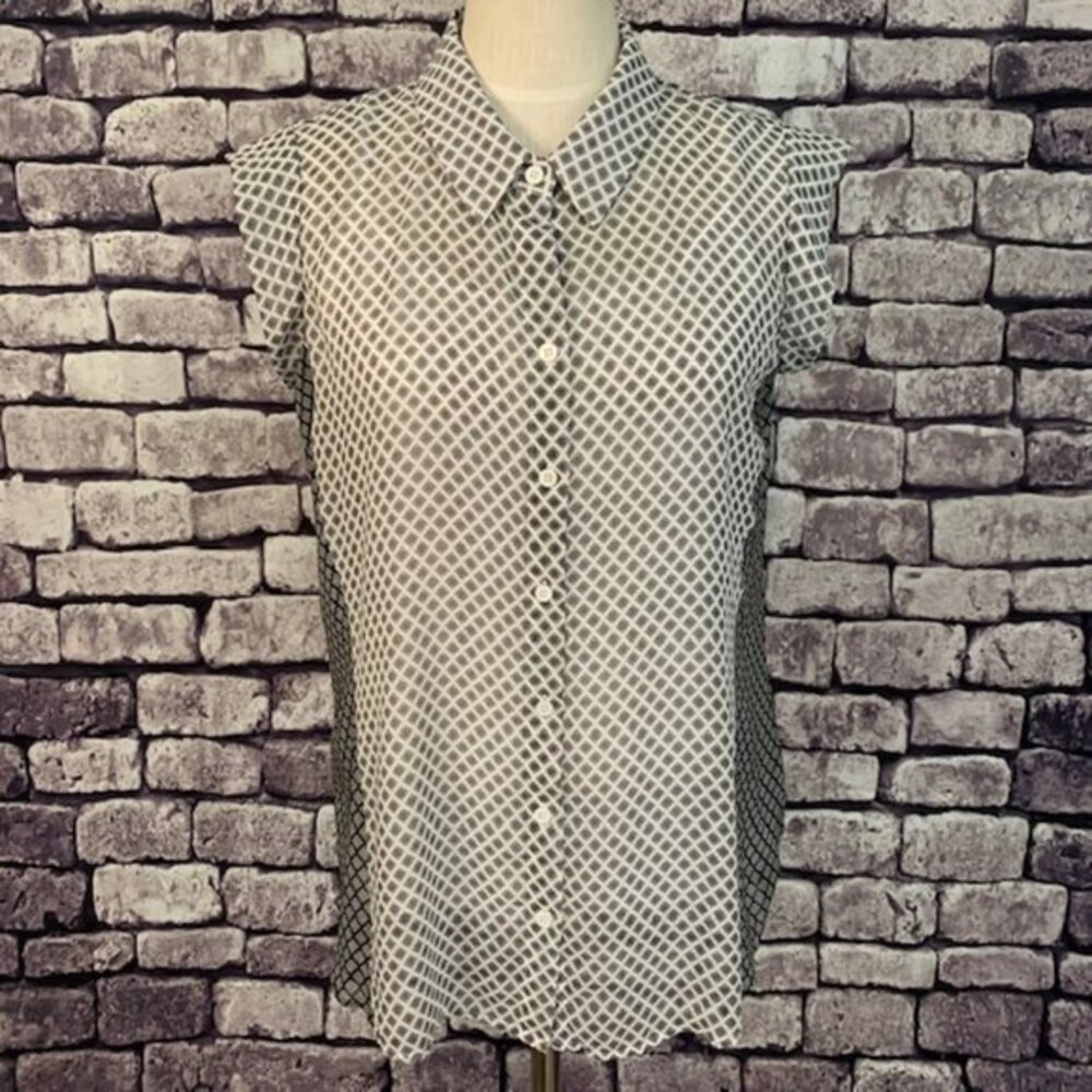 Investments Black & White Sleeveless Blouse